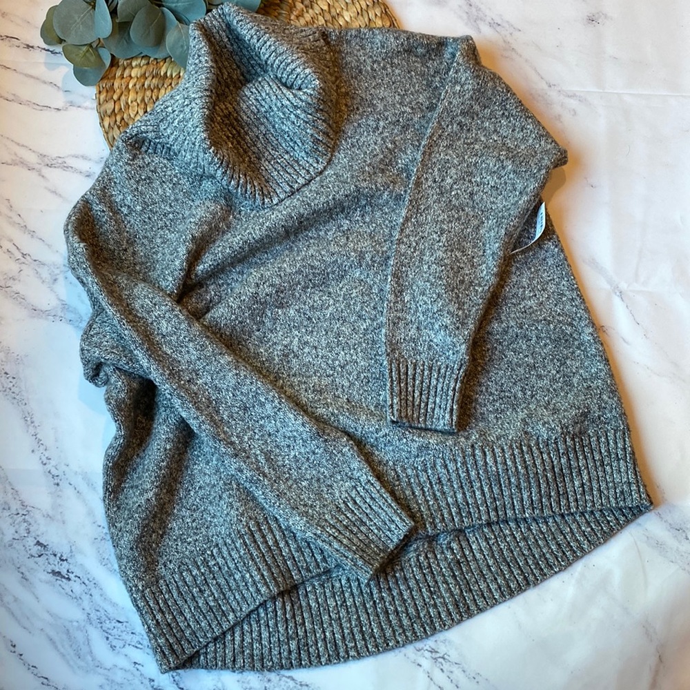 NWT- Old Navy turtleneck slouchy sweater - Marled Gray - Size L
